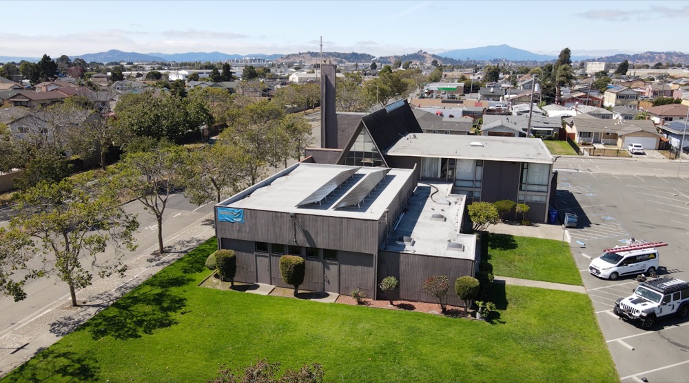 Aerial view of Easter Hill UMC with its new solar installation